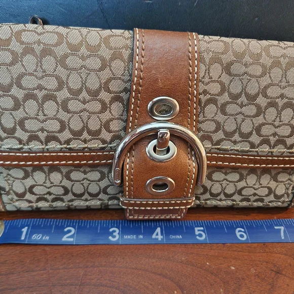 Coach wallet - Picture 1 of 3
